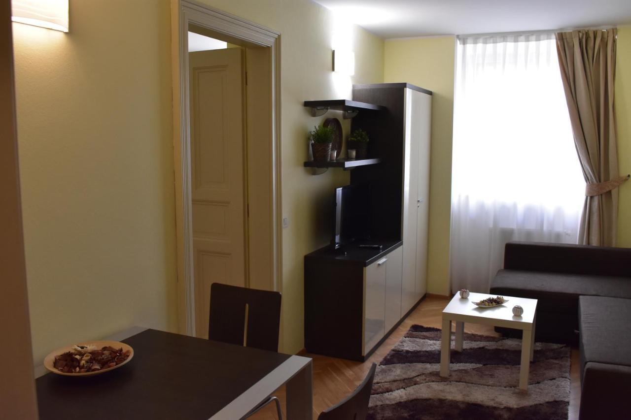 Apartment Vikroria - Halkova 5 ปราก ภายนอก รูปภาพ