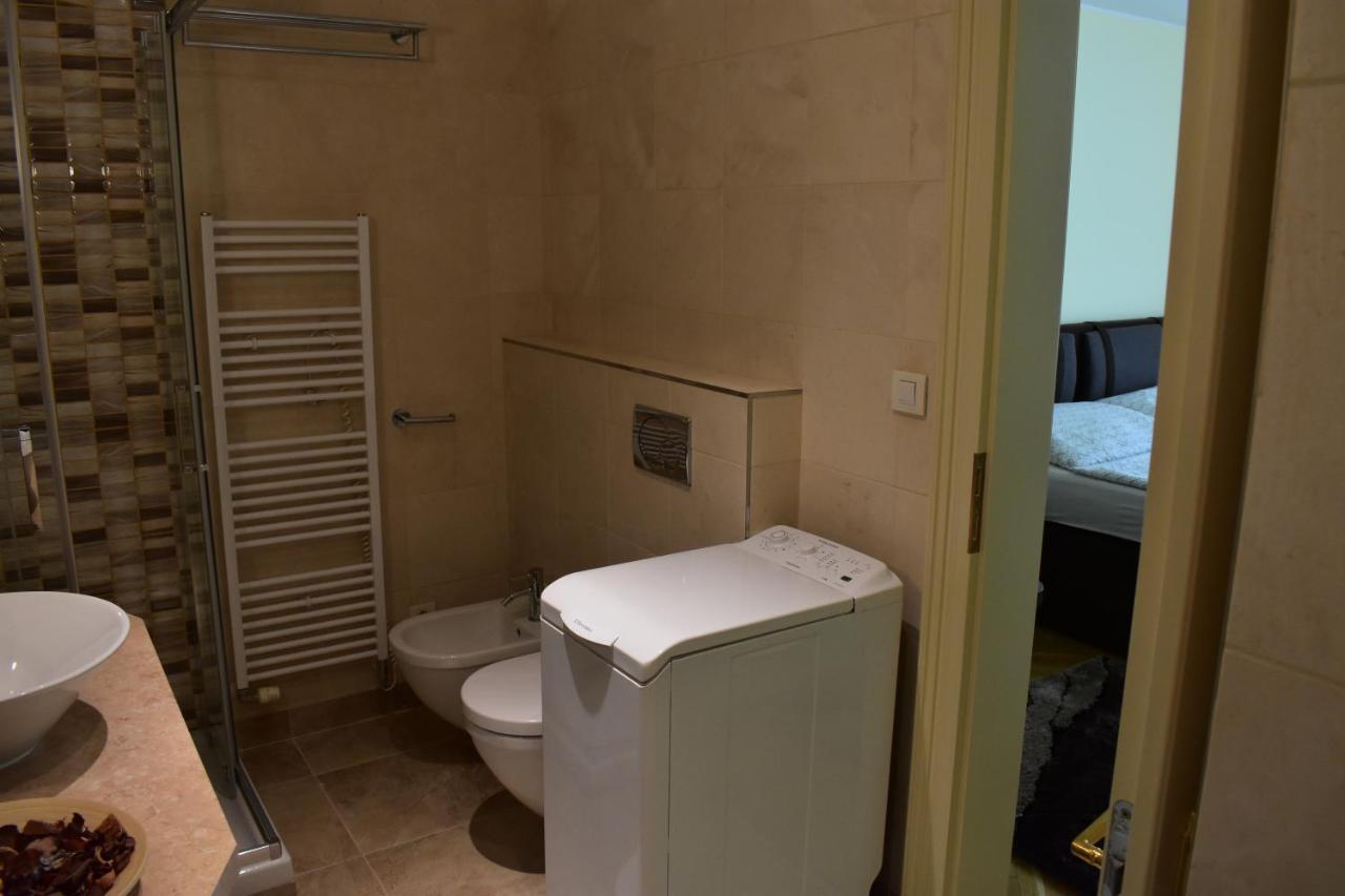 Apartment Vikroria - Halkova 5 ปราก ภายนอก รูปภาพ