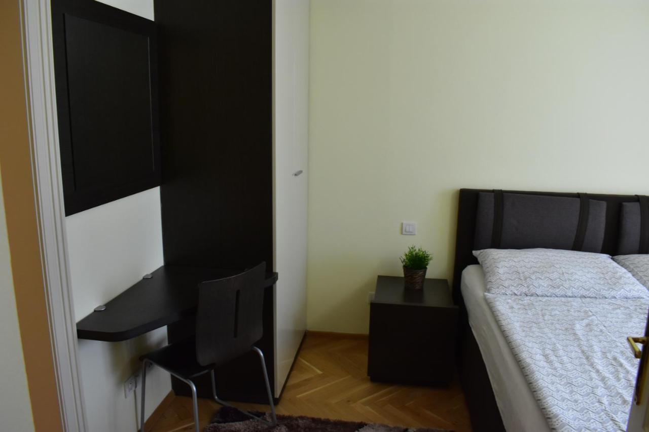 Apartment Vikroria - Halkova 5 ปราก ภายนอก รูปภาพ