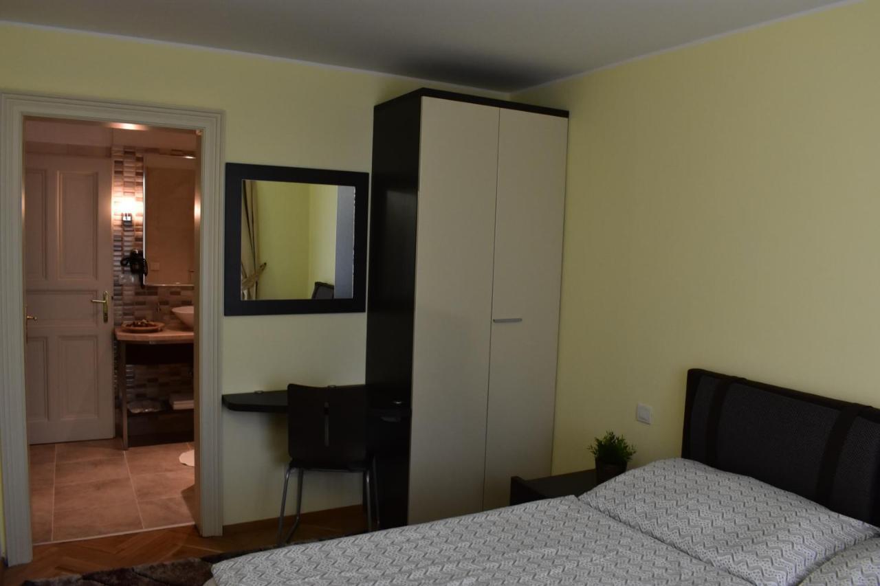 Apartment Vikroria - Halkova 5 ปราก ภายนอก รูปภาพ