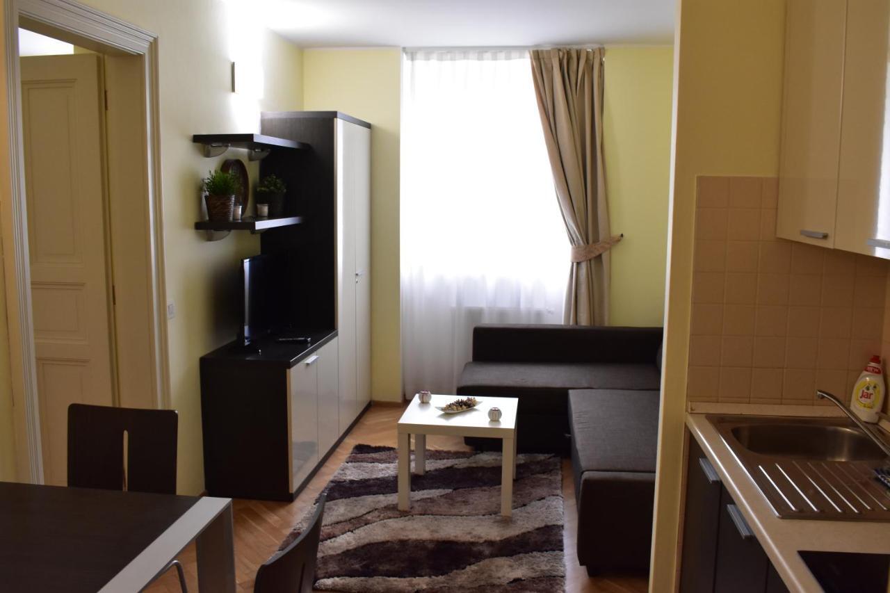 Apartment Vikroria - Halkova 5 ปราก ภายนอก รูปภาพ