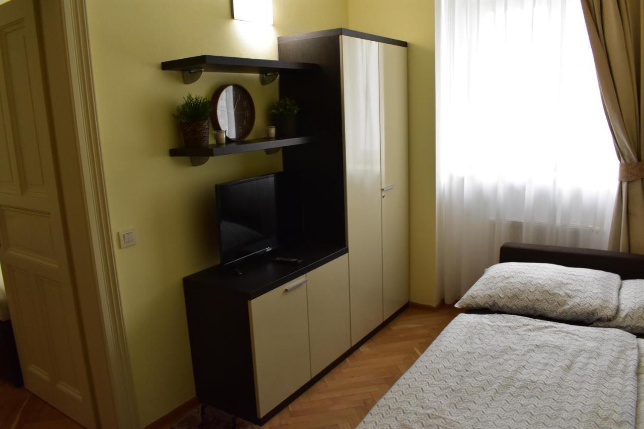 Apartment Vikroria - Halkova 5 ปราก ภายนอก รูปภาพ